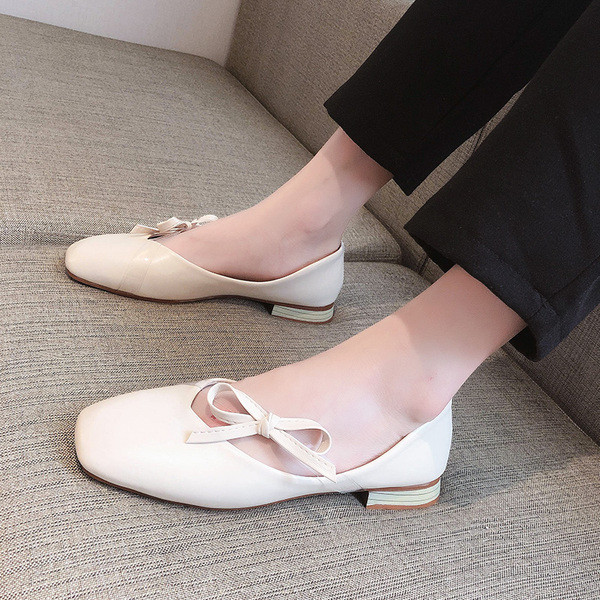 Naiste vabaajajalatsid lameda tallaga nahast