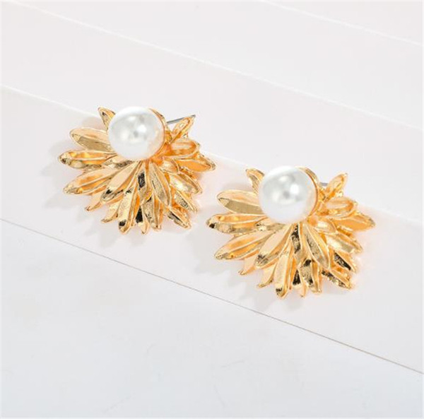 Modern fülbevaló virág alakú gyöngyszemekkel