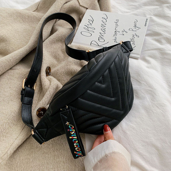 Modern női válltáska tiszta modell