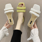 Alkalmi, modern női papucs alacsony, négyzet alakú sarokkal