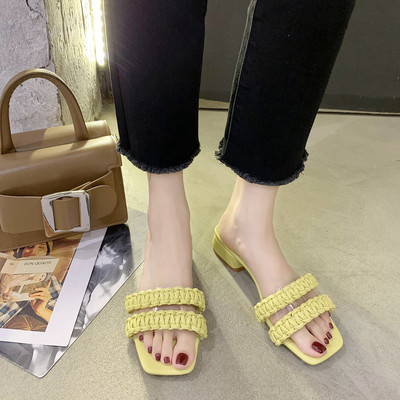 Alkalmi, modern női papucs alacsony, négyzet alakú sarokkal