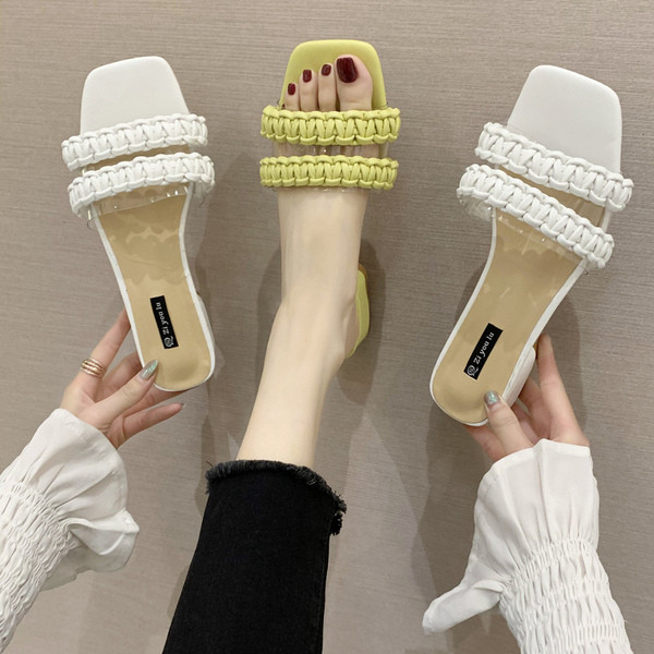 Alkalmi, modern női papucs alacsony, négyzet alakú sarokkal