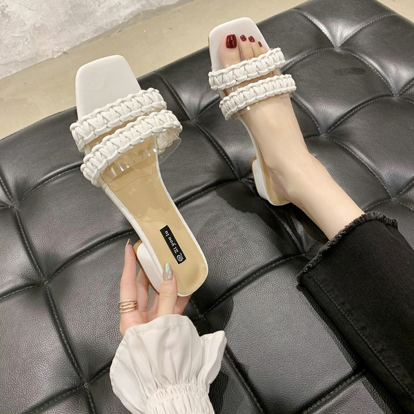 Alkalmi, modern női papucs alacsony, négyzet alakú sarokkal