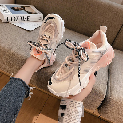 Női tornacipők új modellje színes nyakkendőkkel