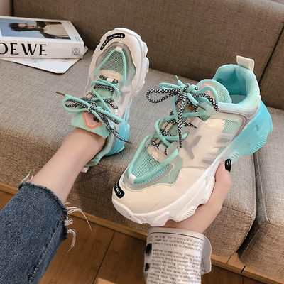 Női tornacipők új modellje színes nyakkendőkkel