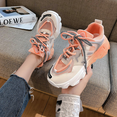 Női tornacipők új modellje színes nyakkendőkkel