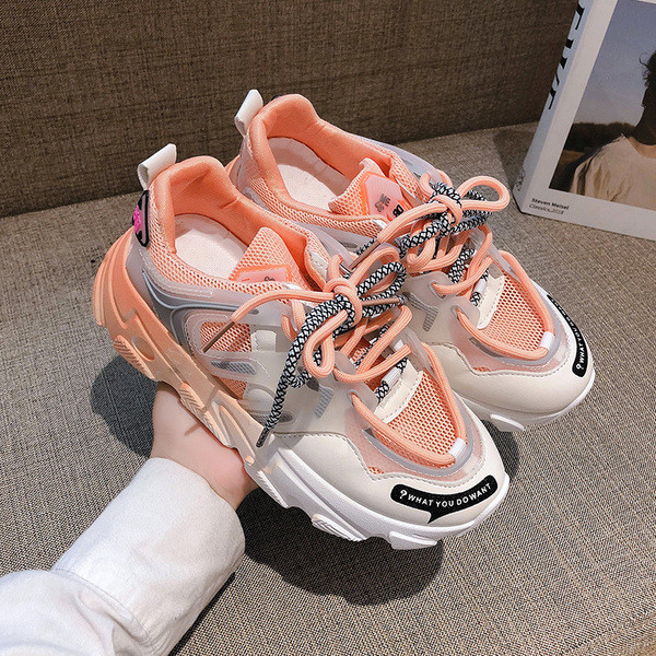 Női tornacipők új modellje színes nyakkendőkkel