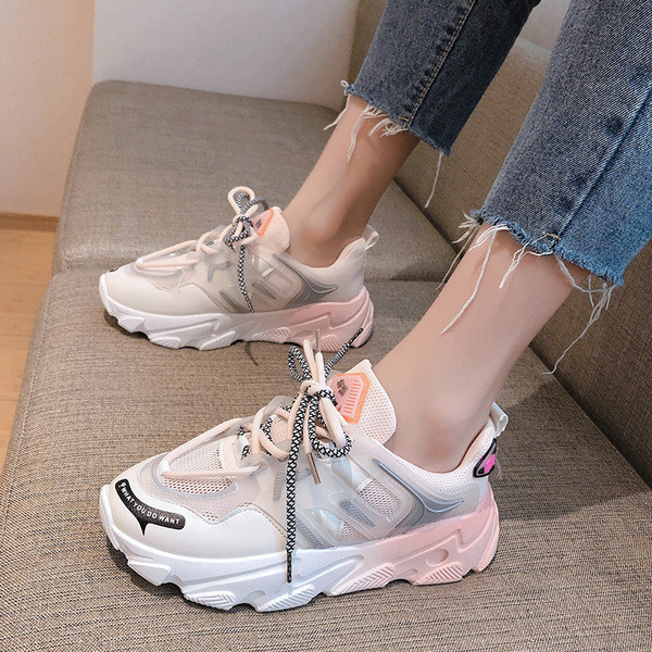 Női tornacipők új modellje színes nyakkendőkkel