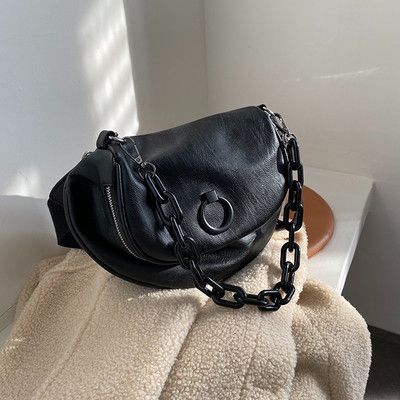 Női mindennapi táska öko bőrből, fém fogantyúval