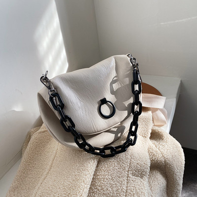 Női mindennapi táska öko bőrből, fém fogantyúval