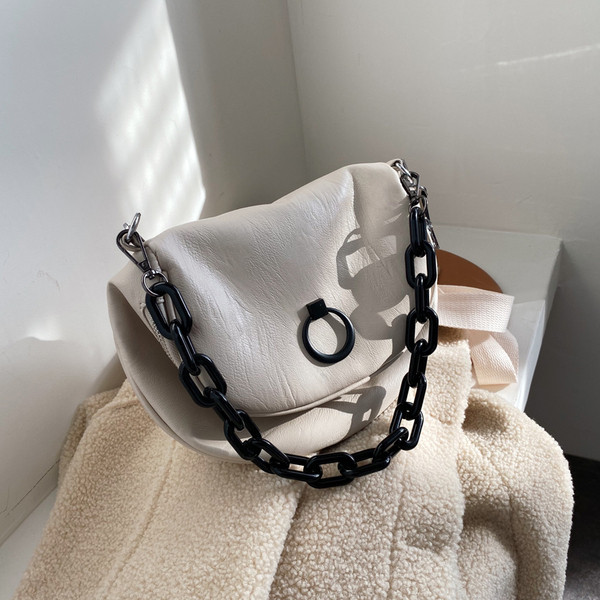 Női mindennapi táska öko bőrből, fém fogantyúval