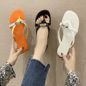 Papuci moderni de damă peste vârf cu talpă plată