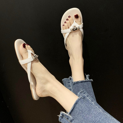 Papuci moderni de damă peste vârf cu talpă plată