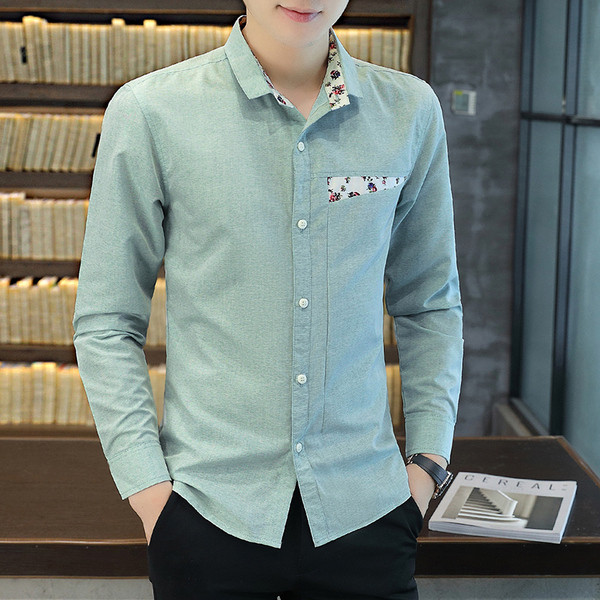 Stilingi vyriški marškiniai ilgomis rankovėmis ir gėlių motyvais