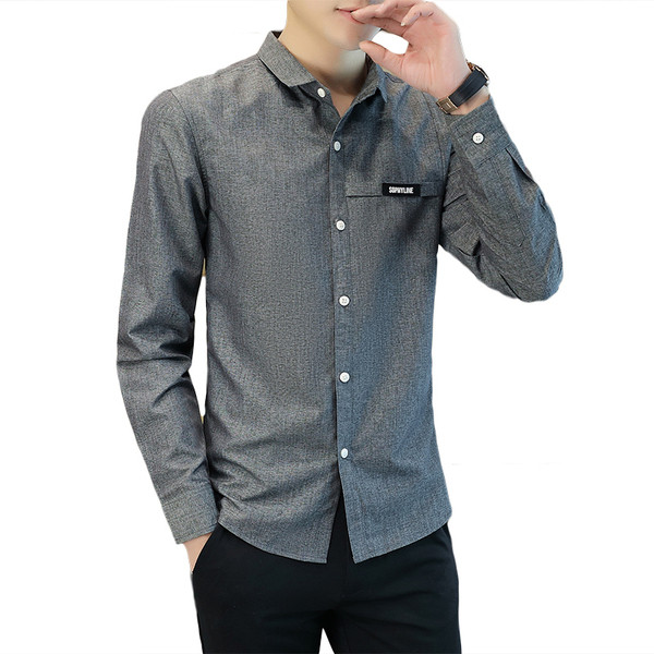 Stílusos férfi ing emblémával és hosszú ujjal