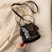 Ženska moderna okrugla lakirana kožna torba