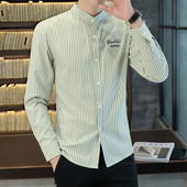 Prugasta muška košulja s niskim ovratnikom i vezom