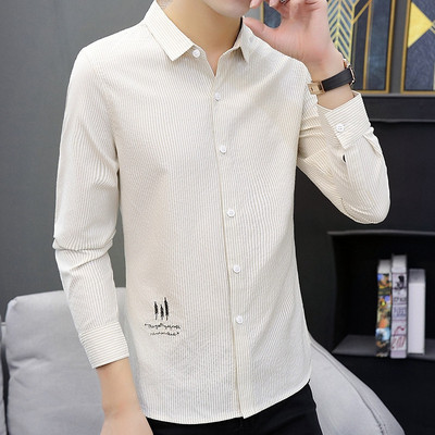 Moodne meeste särk tikandi ja klassikalise kraega