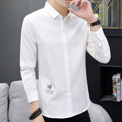 Moodne meeste särk tikandi ja klassikalise kraega