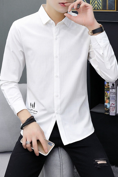 Moodne meeste särk tikandi ja klassikalise kraega