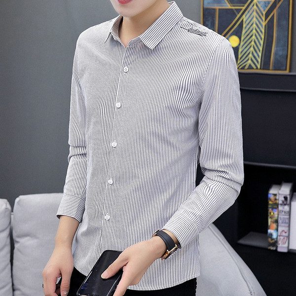 Moodne meeste särk tikandi ja klassikalise kraega