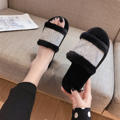 Naujo modelio moteriškos pūkinės šlepetės plokščiu padu