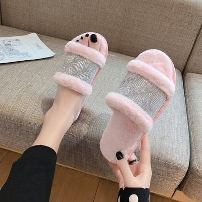 Naujo modelio moteriškos pūkinės šlepetės plokščiu padu