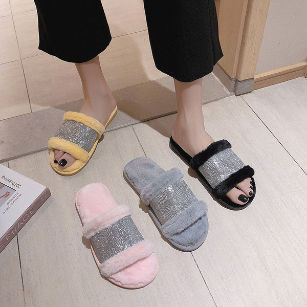 Naujo modelio moteriškos pūkinės šlepetės plokščiu padu