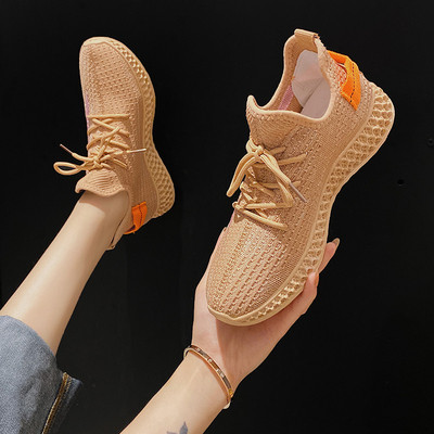 Sportiški laisvalaikio moteriški sportbačiai lygiais padais