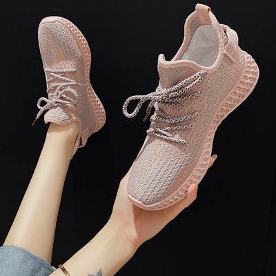 Sportiški laisvalaikio moteriški sportbačiai lygiais padais