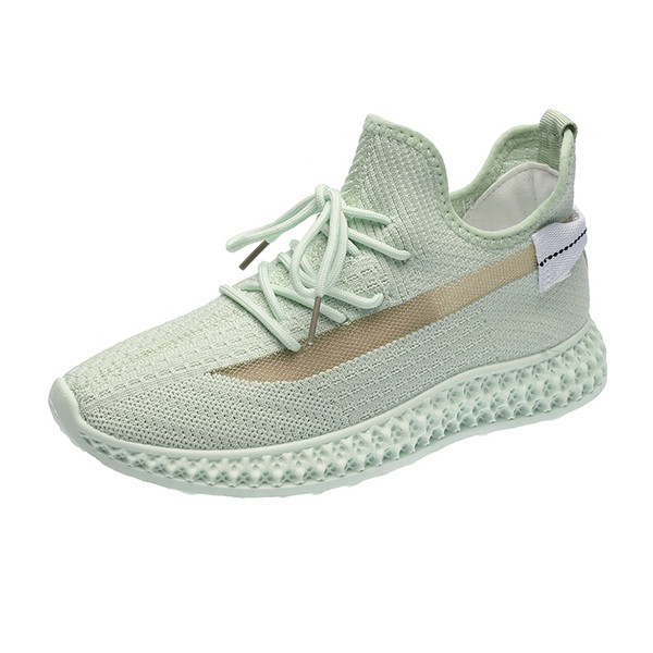 Sportiški laisvalaikio moteriški sportbačiai lygiais padais