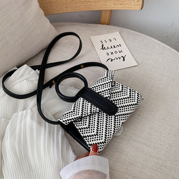 Stílusos női mini táska kerek fogantyúval