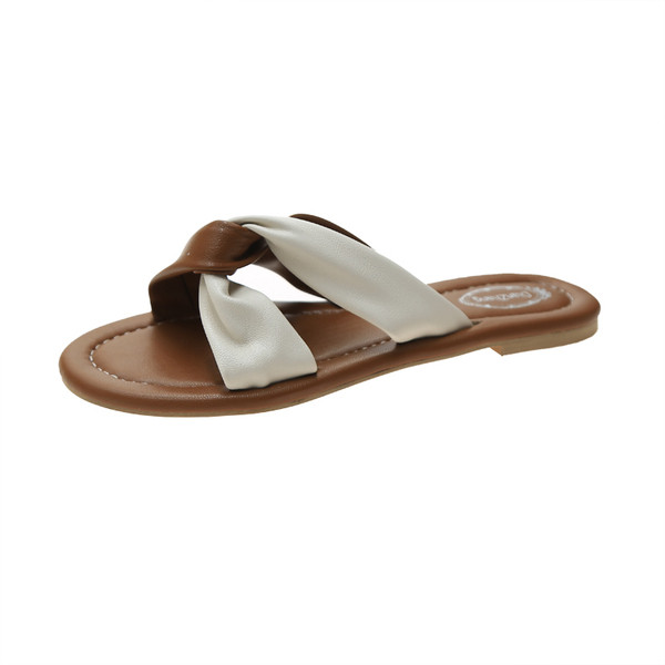 Kétszínű, lapos talpú női papucs