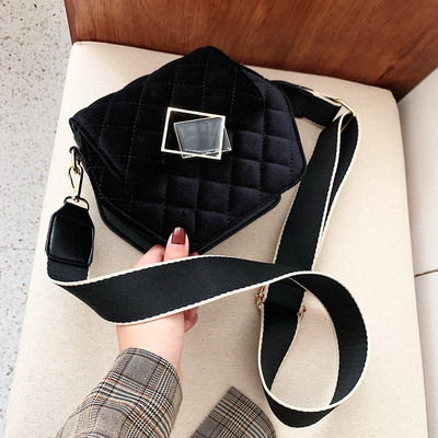 Elegáns női táska csattal