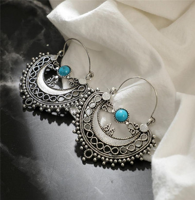 Naiste rippuvad sinise kiviga kõrvarõngad