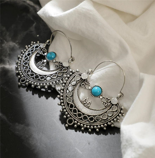 Naiste rippuvad sinise kiviga kõrvarõngad