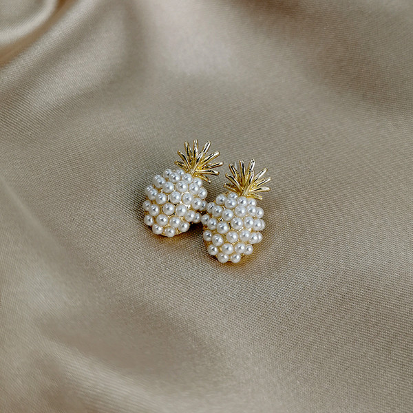 Mūsdienīgi sieviešu auskari ananāsa formā