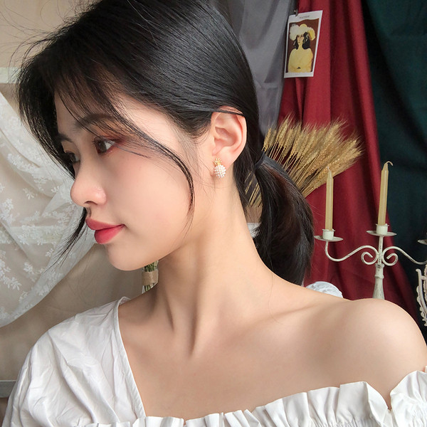 Mūsdienīgi sieviešu auskari ananāsa formā