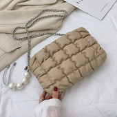 Stílusos kézitáska díszítőgyöngyökkel