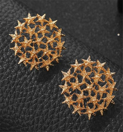 Kerek női fülbevaló csillagokkal