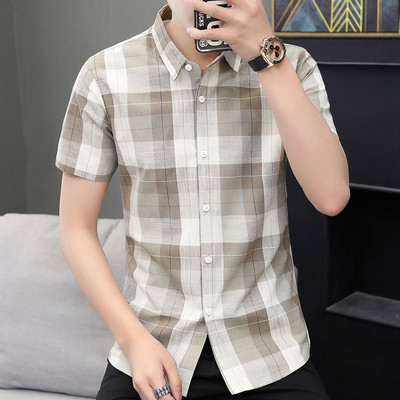 Kockás férfi ing rövid ujjal és klasszikus gallérral