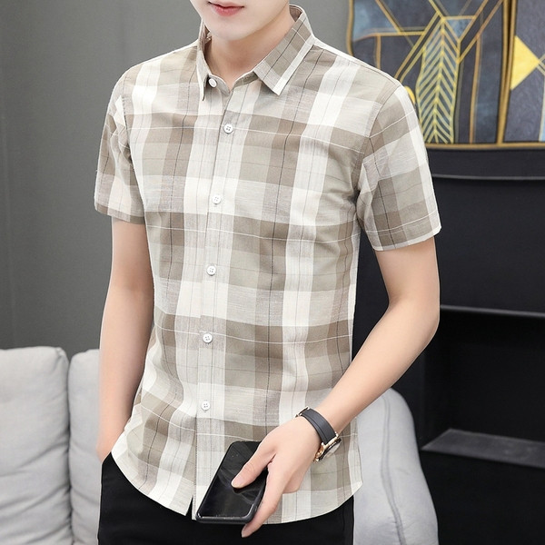 Kockás férfi ing rövid ujjal és klasszikus gallérral