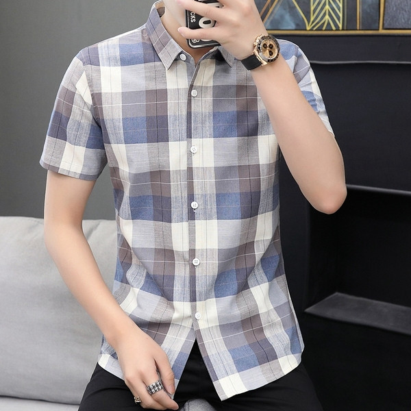 Kockás férfi ing rövid ujjal és klasszikus gallérral