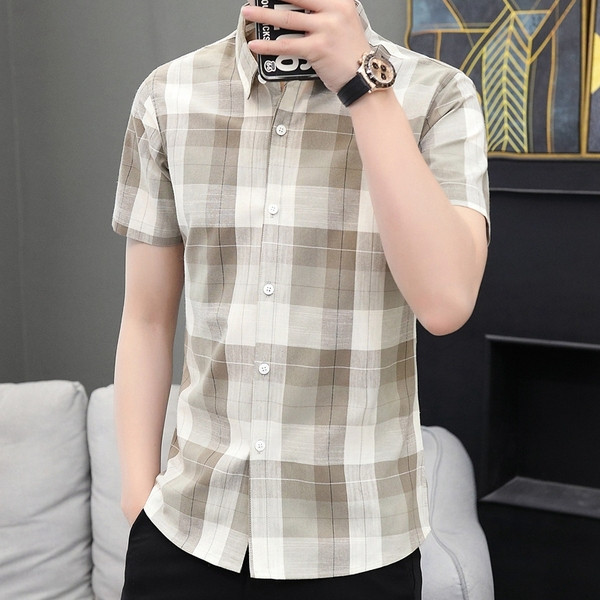 Kockás férfi ing rövid ujjal és klasszikus gallérral