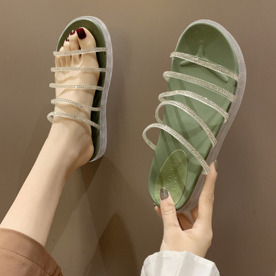 Šiuolaikinės moteriškos šlepetės su petnešėlėmis su akmenukais