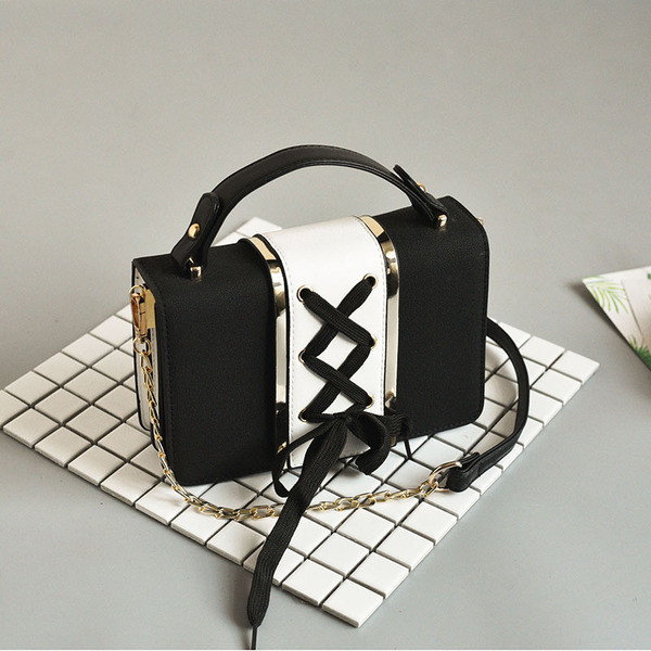 Dabartinis moteriškas kvadrato formos krepšys su raišteliais