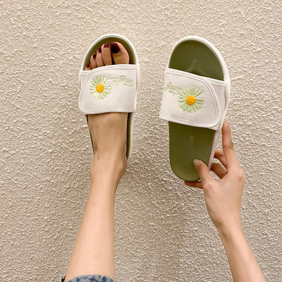 Modern női papucs hímzéssel