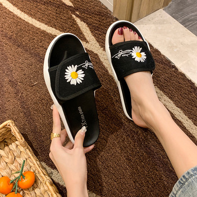 Modern női papucs hímzéssel