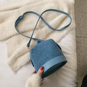 Női mindennapi kerek táska hosszú füllel