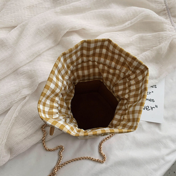 Stílusos női ekobőr táska hosszú füllel